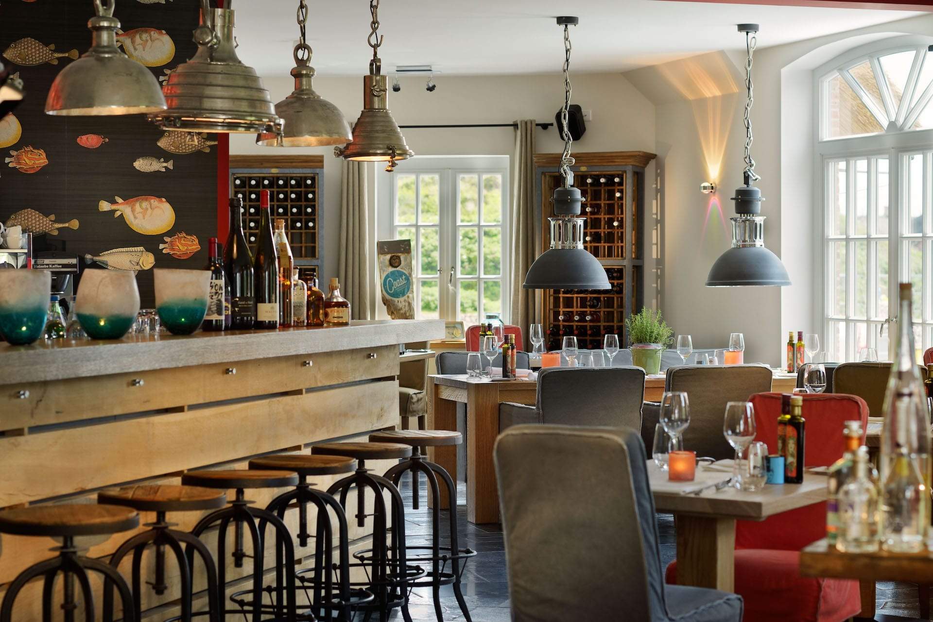 Einrichtung und maritime Deko im Sylter Restaurant Coast in Rantum Fisch, Fleisch, Wein