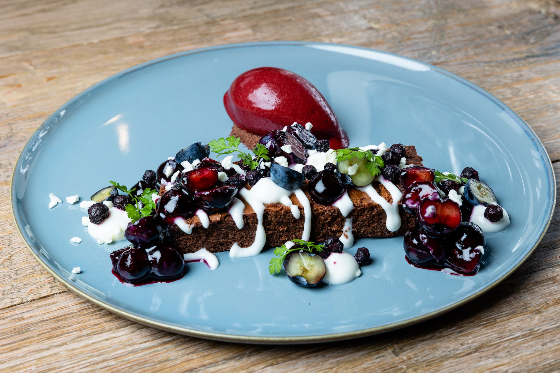 Restaurant Coast on Sylt dessert Baked chocolate mousse with yogurt and blueberries